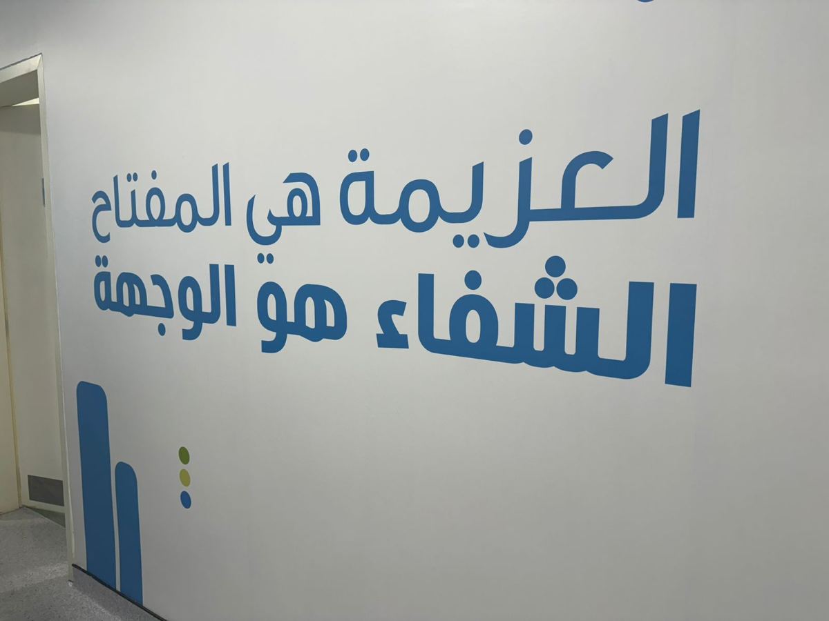 اللوحات الداخلية والجداريات والنيون — نموذج 20 — مصانع التميز للدعاية والإعلان