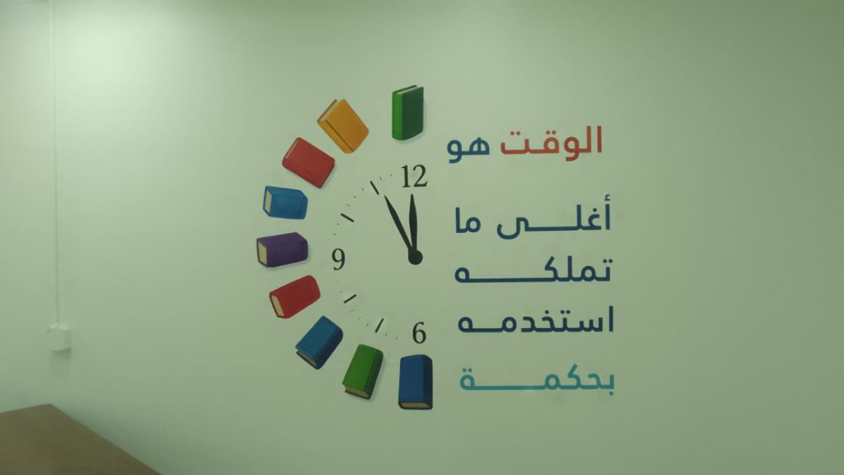 اللوحات الداخلية والجداريات والنيون — نموذج 145 — مصانع التميز للدعاية والإعلان