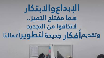 اللوحات الداخلية والجداريات والنيون — نموذج 25 — مصانع التميز للدعاية والإعلان