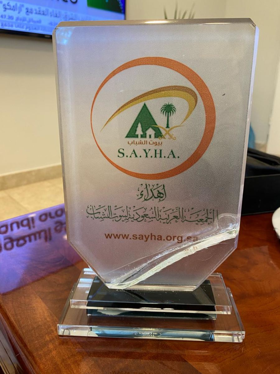 الدروع والهدايا الدعائية — نموذج 24 — مصانع التميز للدعاية والإعلان